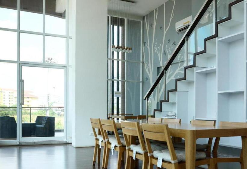 호텔 The September Salaya