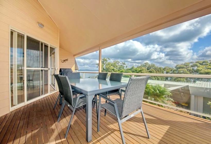 Moy At Nelson Bay, 2/30 Thurlow Avenue