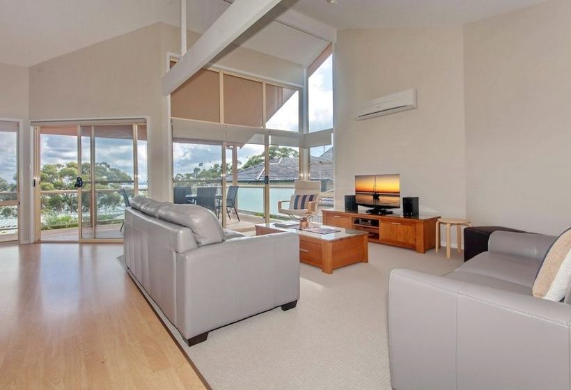 Moy At Nelson Bay, 2/30 Thurlow Avenue