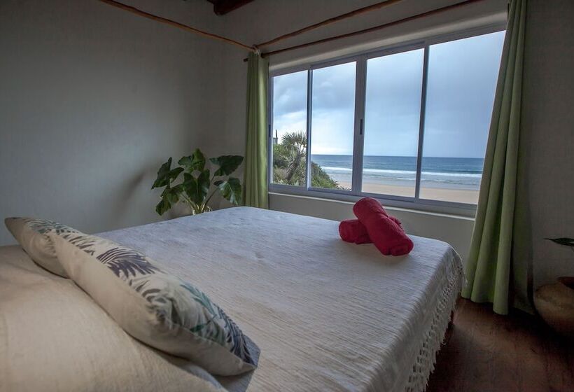 Pura Vida Tofo Beach House