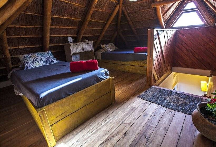 Pura Vida Tofo Beach House