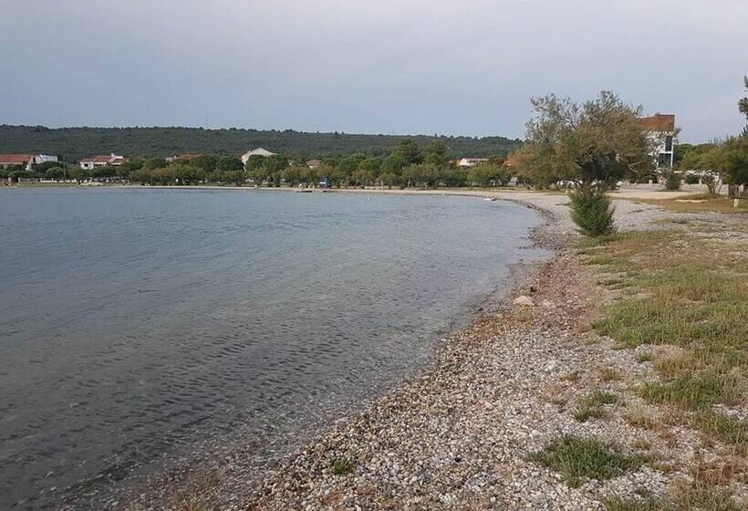 Spacious Apartment In Sukosan With Balcony