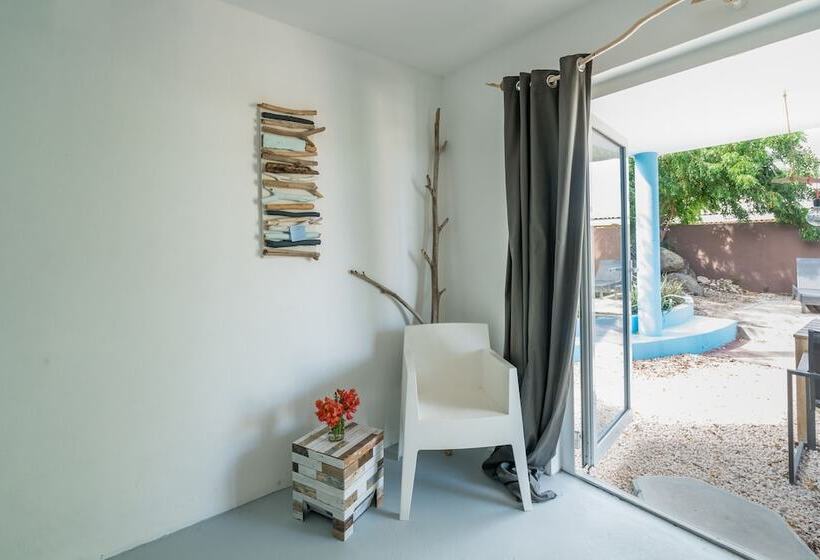 Tropical Breeze Apartments