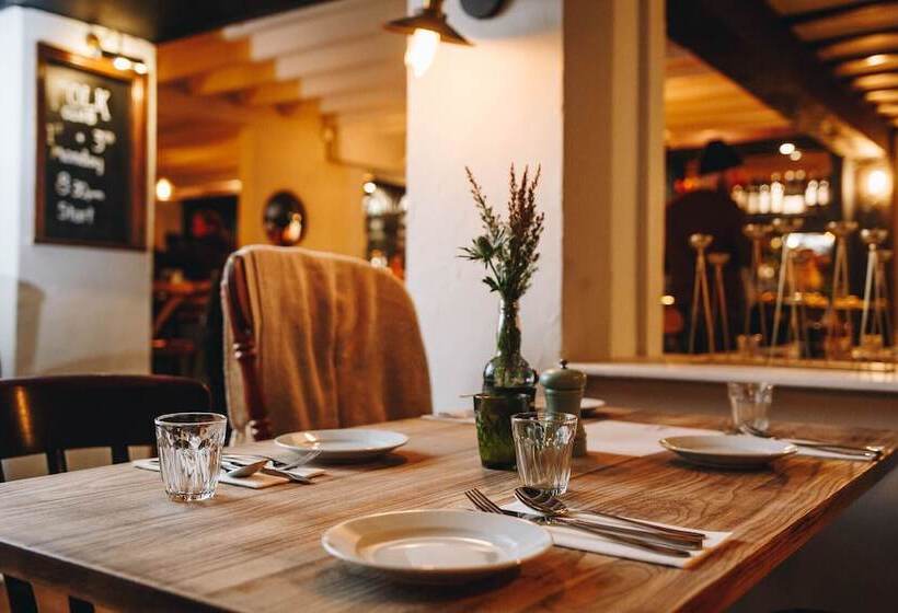 مبيت وإفطار Exelby Green Dragon