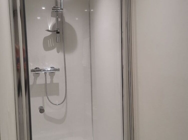 مبيت وإفطار Exelby Green Dragon