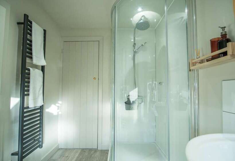 مبيت وإفطار Exelby Green Dragon