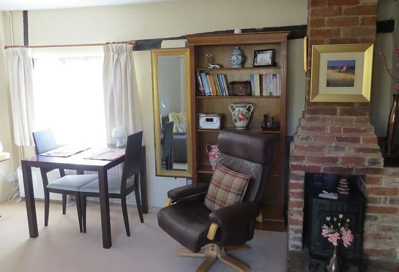 مبيت وإفطار Greyhound Cottage