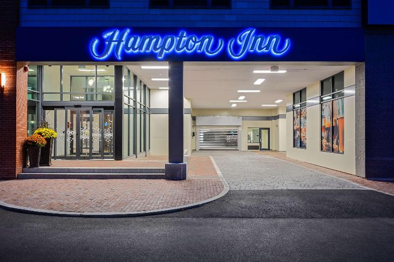 فندق Hampton Inn Salem Boston