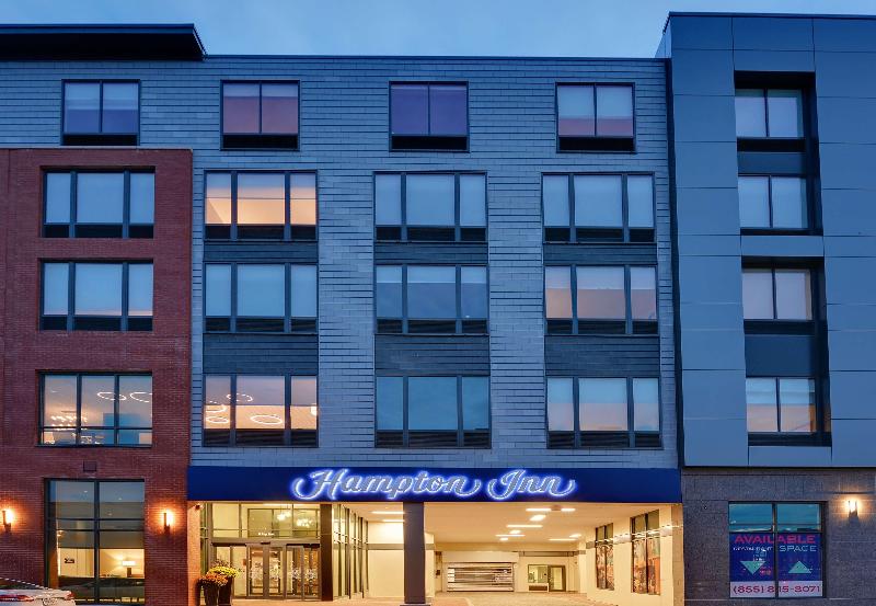فندق Hampton Inn Salem Boston