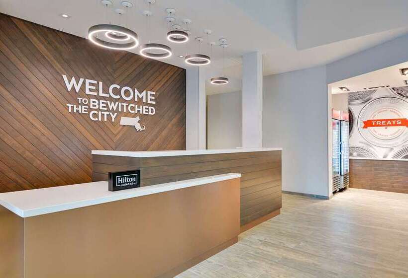 فندق Hampton Inn Salem Boston