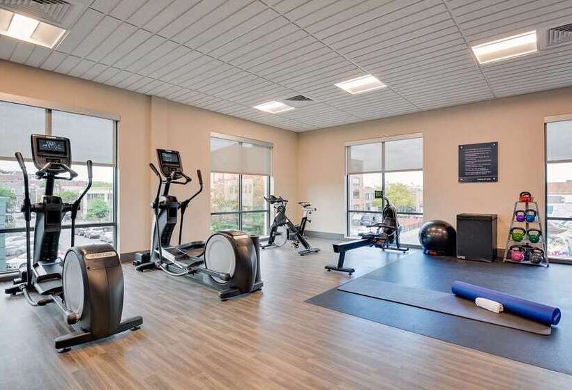 فندق Hampton Inn Salem Boston