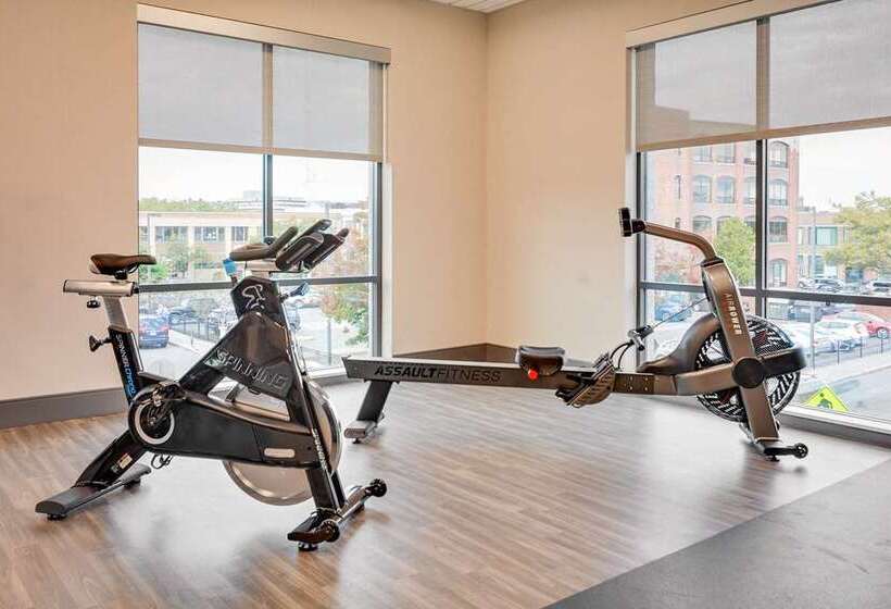 فندق Hampton Inn Salem Boston