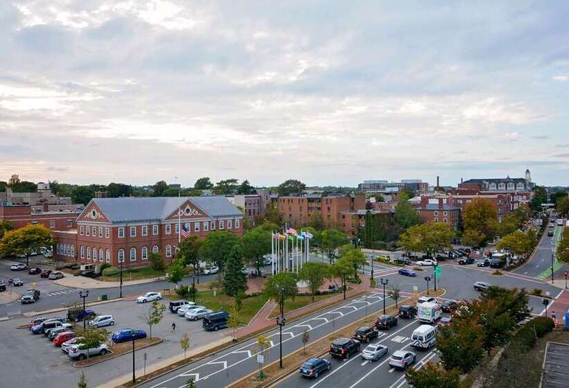 فندق Hampton Inn Salem Boston