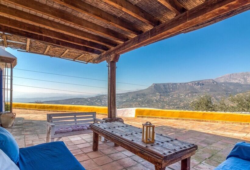 Lovely Cottage In Alcaucín Near Sierra Tejeda Natural Park