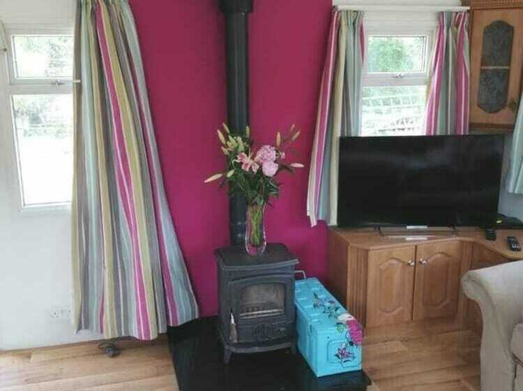 Midden Manor Country Stay On A Working Dairy Farm