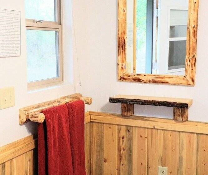 Eycat Lodging Company