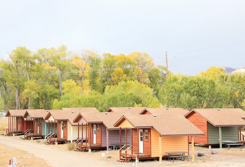 Eycat Lodging Company