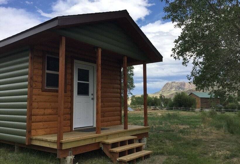 Eycat Lodging Company