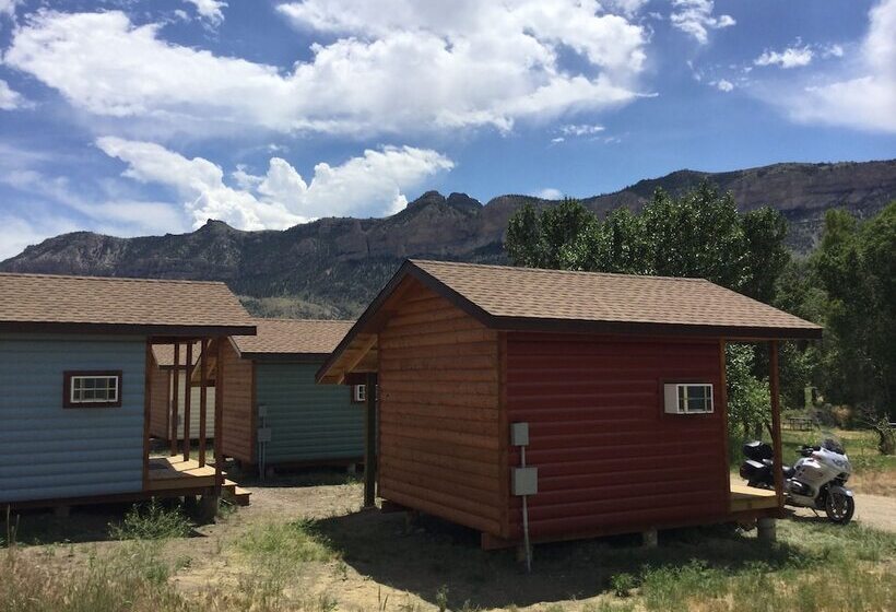 Eycat Lodging Company