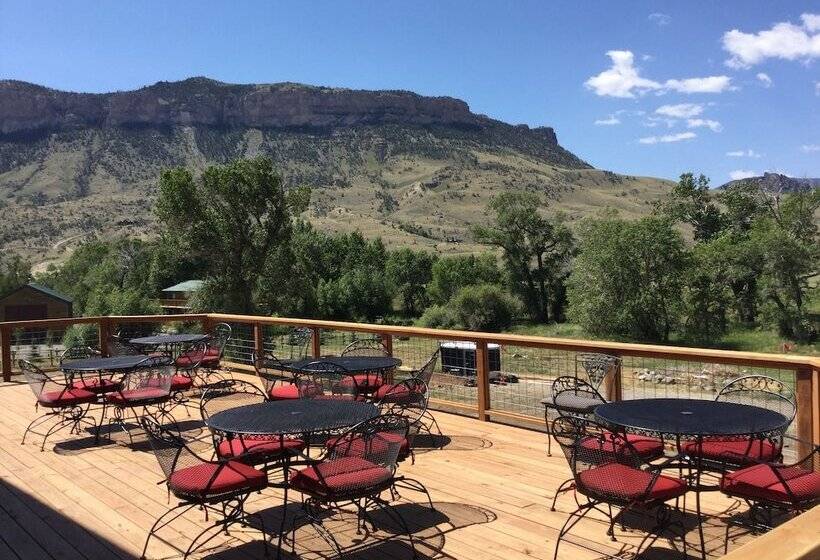 Eycat Lodging Company