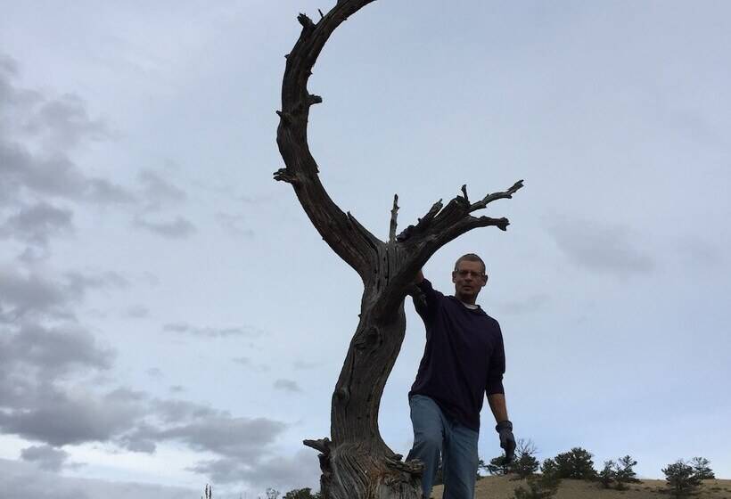 Eycat Lodging Company