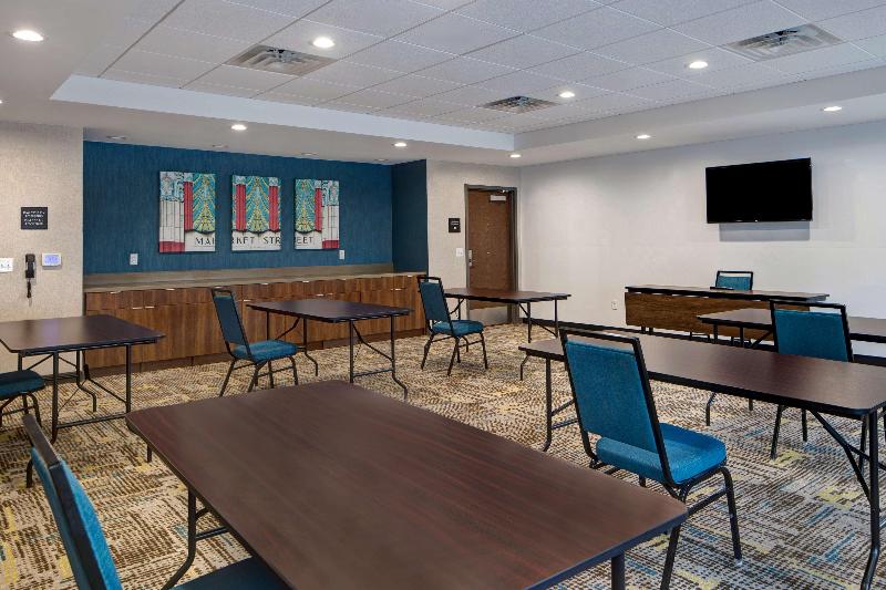 فندق Hampton Inn & Suites Deptford