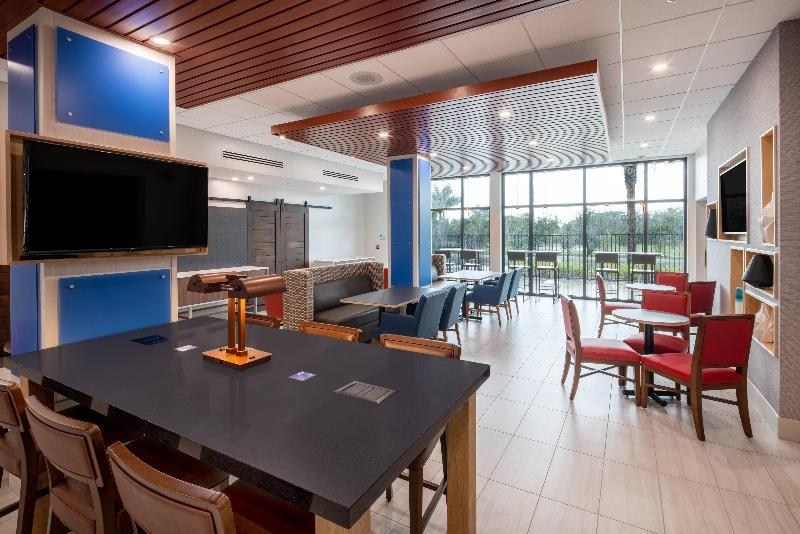 Отель Holiday Inn Express & Suites Ft Myers Beach Sanibel Gateway, An Ihg