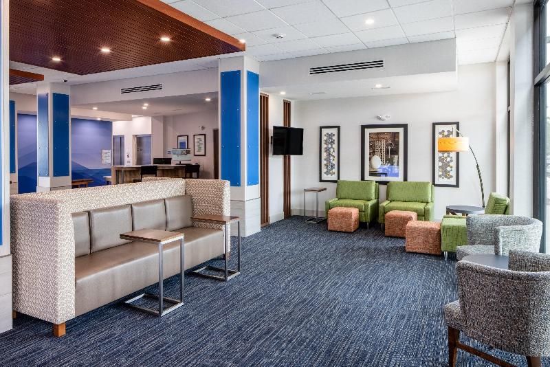 Отель Holiday Inn Express & Suites Ft Myers Beach Sanibel Gateway, An Ihg