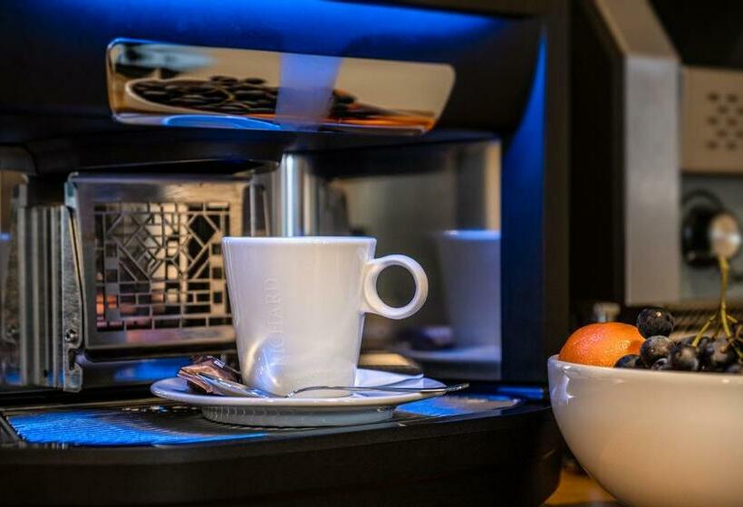 Mayrena Hotel Restaurant