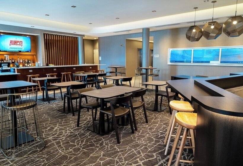 בית מלון כפרי Springhill Suites Spokane Airport