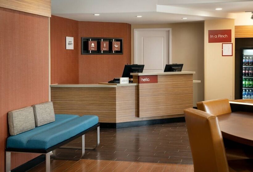 ホテル Towneplace Suites Fresno Clovis