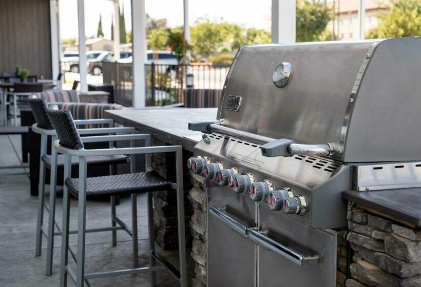 هتل Towneplace Suites Fresno Clovis