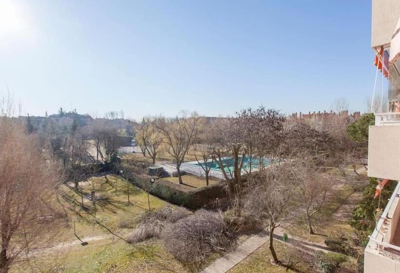 Modern B&b Somosaguas