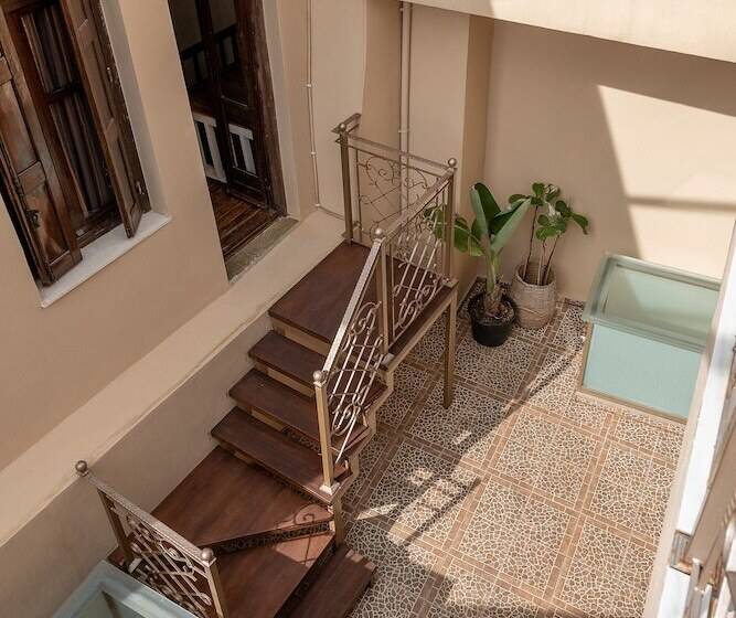 פנסיון Old Town Suites