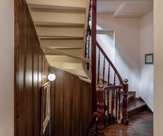 פנסיון Old Town Suites