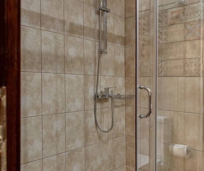 פנסיון Old Town Suites