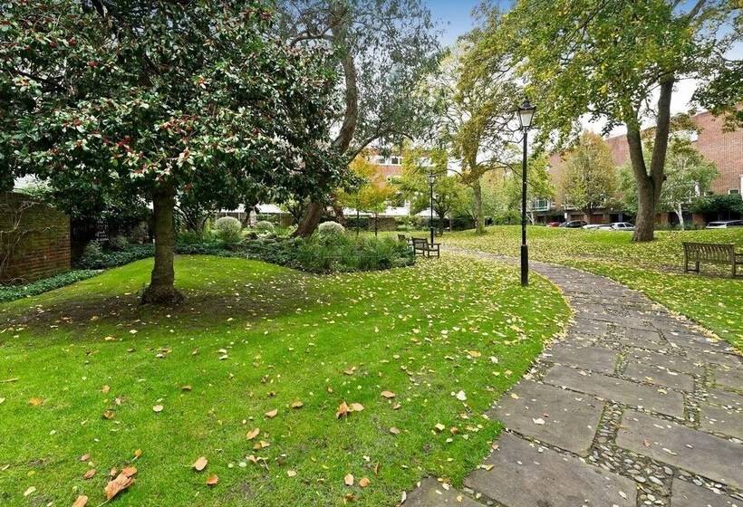 4 Bedroom House, Holland Park