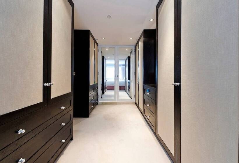 4 Bedroom House, Holland Park