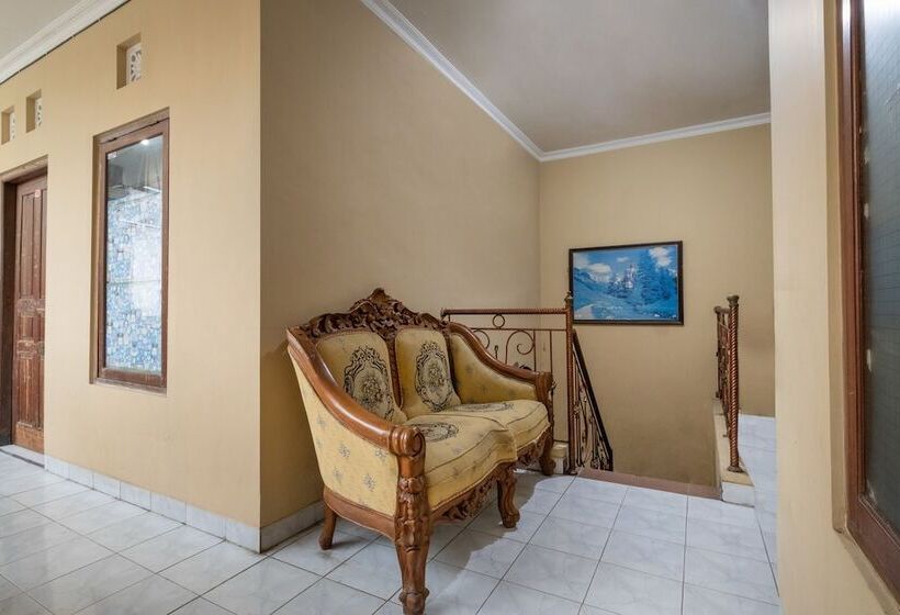 فندق صغير Puri Arsita Residence By Oyo Rooms