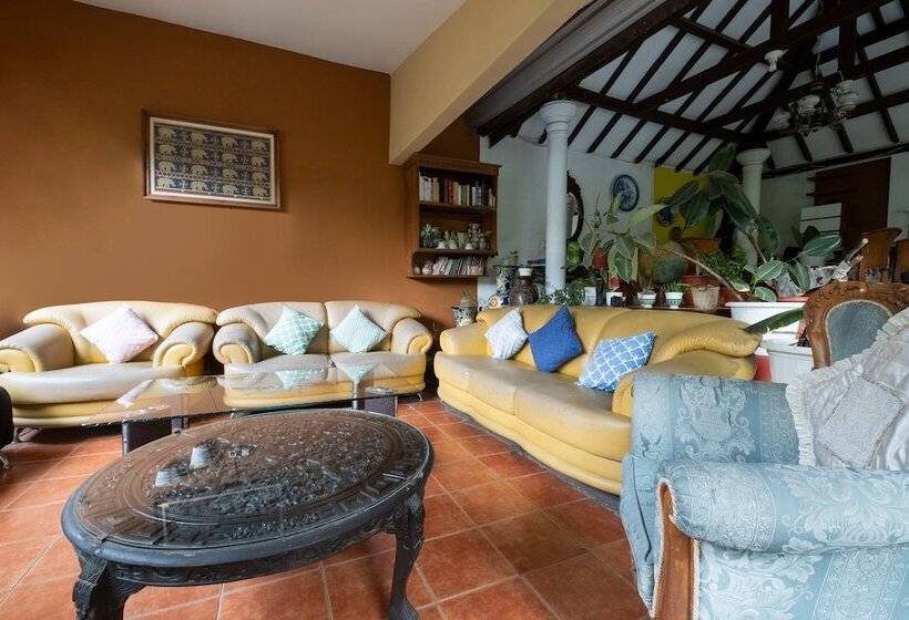 فندق صغير Puri Arsita Residence By Oyo Rooms