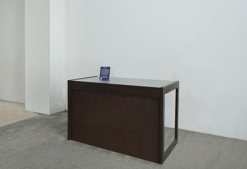 فندق صغير Puri Arsita Residence By Oyo Rooms