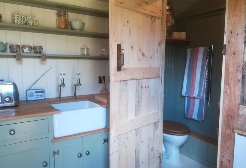 Gaggle Of Geese Pub   Shepherd Huts & Bell Tents