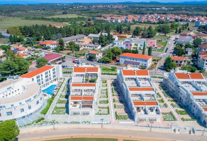 Garden Palace Resort