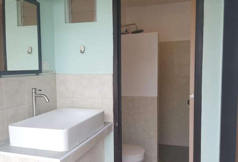 هتل Citadel Alona Inn