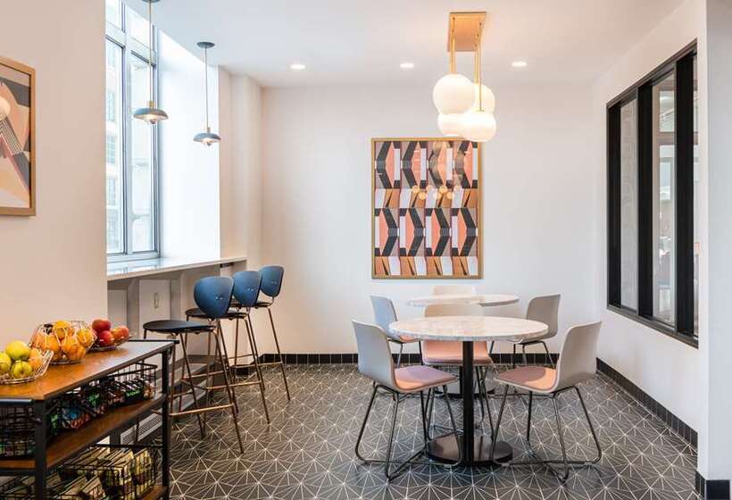 هتل Hilton Garden Inn Flint Downtown