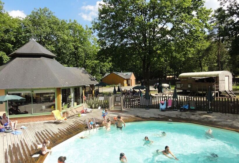 ホテル Huttopia Lac De Sillé