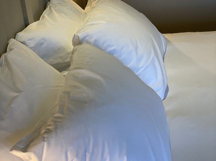 בית מלון כפרי Lodge At Tap Haus