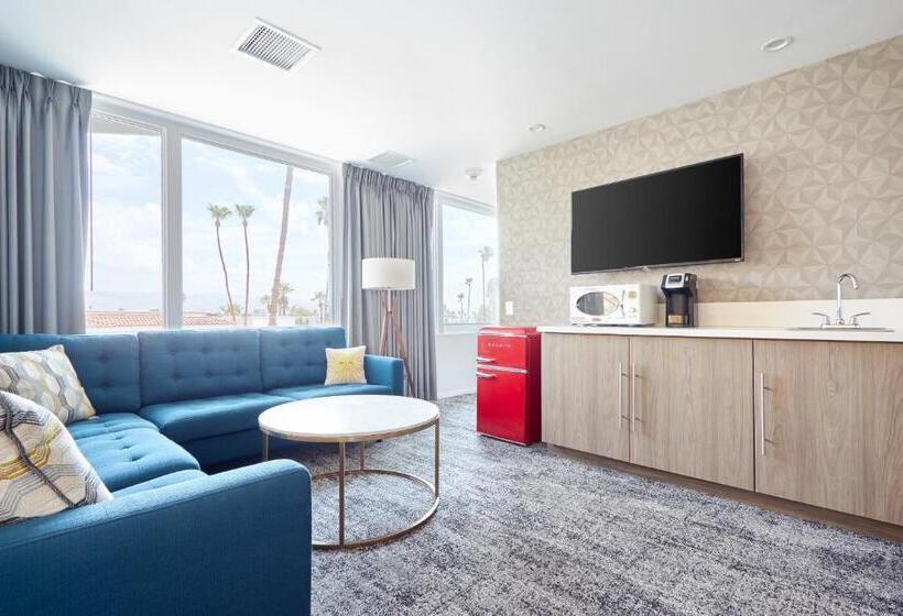 مُتل The Cole Adults Only