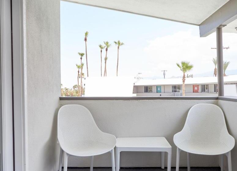 مُتل The Cole Adults Only