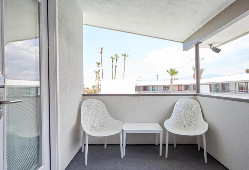 مُتل The Cole Adults Only